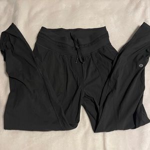 Lululemon Dance Studio cropped sized 2